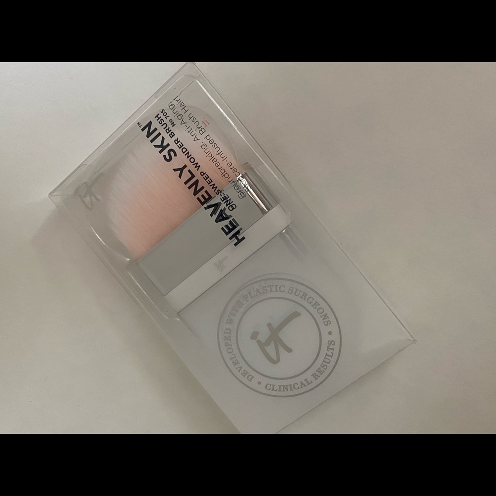It Cosmetics face brush #705